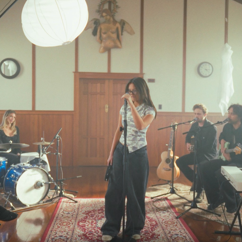 Frankie Venter with band — say it